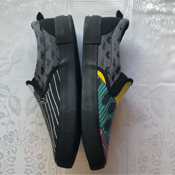 Disney Slip-On Canvas Shoes Men’s Size 8.5 Burton’s The Night Before Christmas - Picture 16 of 16